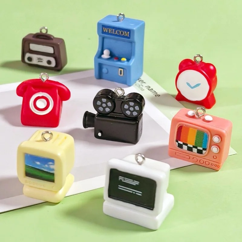 Vintage Alarm Clock - 8 Stück 3D Mini-Computer-Spielkonsole Wecker Harz-Anhänger