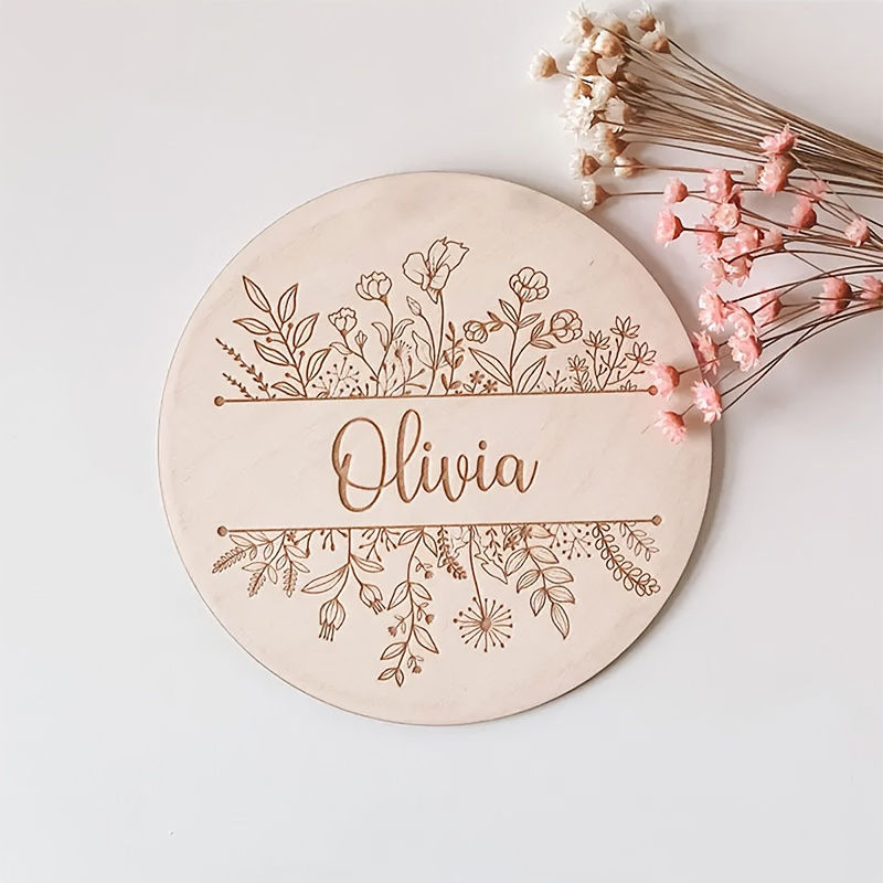 Home Decor Product - Personalisierte Blumen-Gravur Namensplakette, Maßgefertigtes Rundes Holzschild,